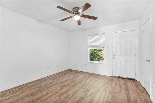 Building Photo - 128 Oakwood Ln