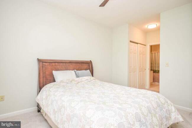 Building Photo - 4950 Brenman Park Dr