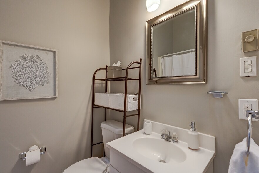 Bathroom - 1913 Hanover Ave