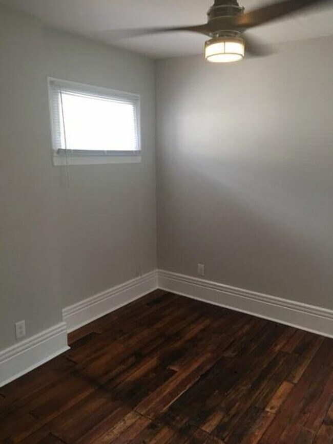 Building Photo - 1131