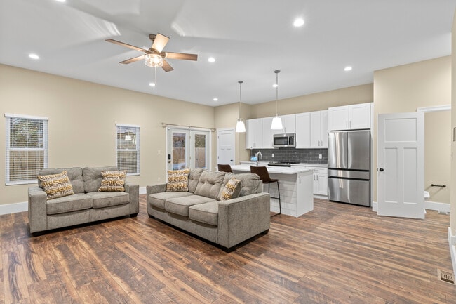 Building Photo - 5424 Delmar Ct