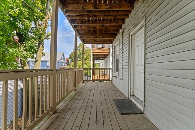 Building Photo - 762 Columbia Rd