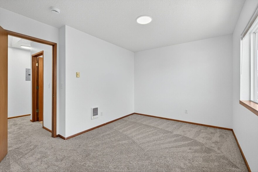 Building Photo - 470-470 W Gloucester St