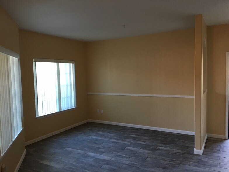 Building Photo - 4200 E Commerce Way
