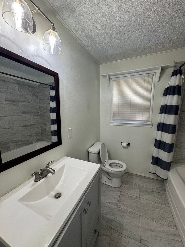 Building Photo - Cottage style house 2bedroom 1bathroom wit...