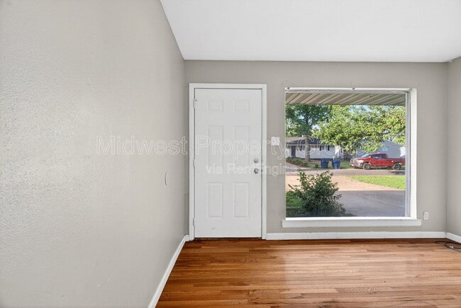 Building Photo - 710 Tyson Dr