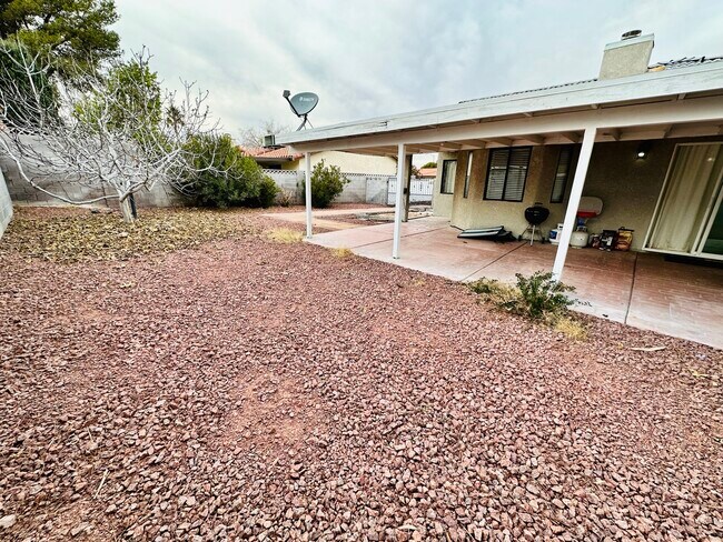 Building Photo - 5645 W Viking Rd