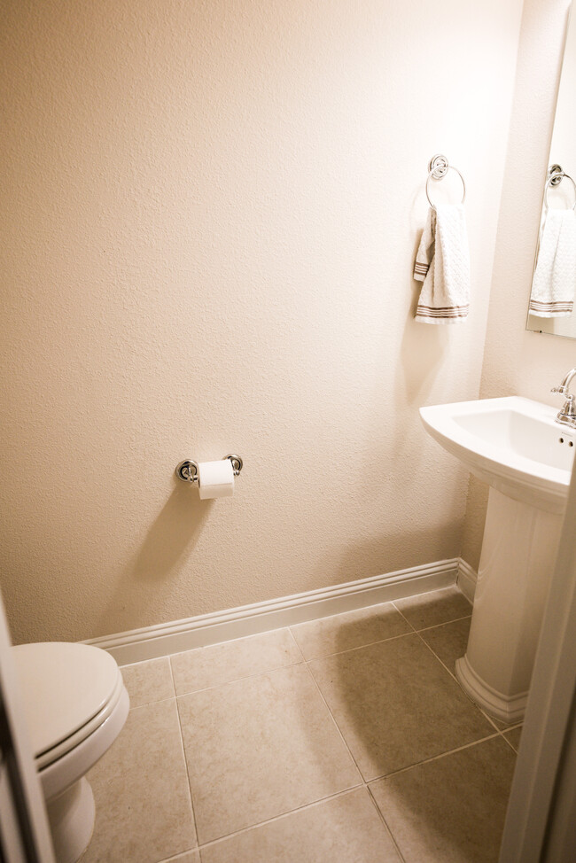 Half Bathroom - 4713 Ladrillo Ln