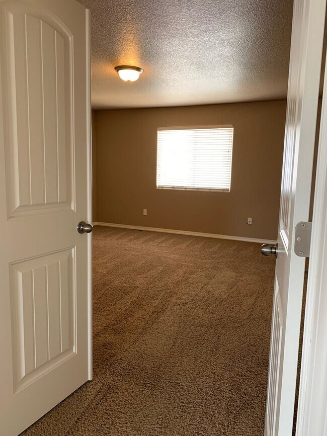 Building Photo - 1004 Diamond Rim Dr