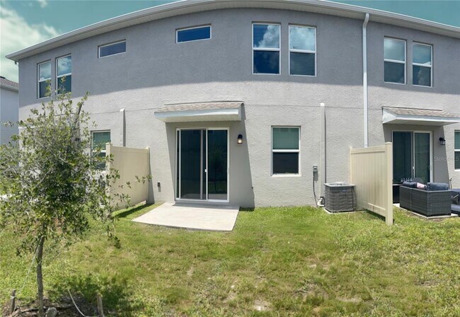 Building Photo - 2440 Skyline Lp