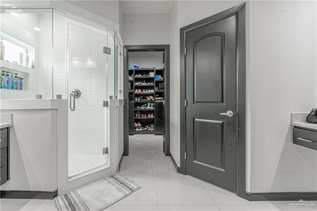 Building Photo - 30 N 46th St