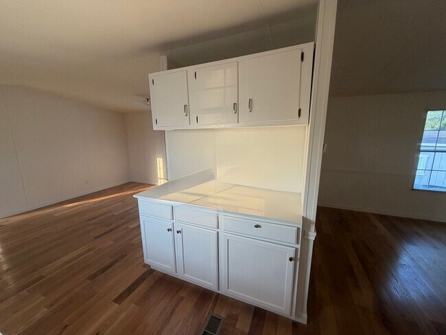 Building Photo - FOR RENT IN BREAUX BRIDGE!