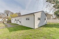 Building Photo - 1443 W 40th St