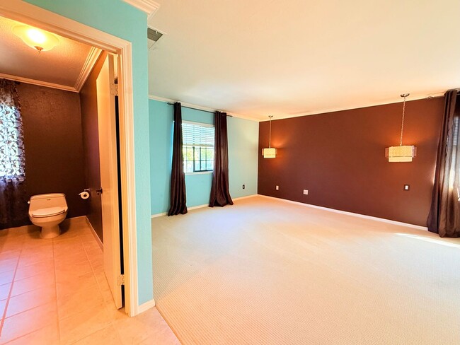 Building Photo - Charming and Move-in Ready, 3BD/2.5BA, Two-Story Townhome in Canyon Green at Canyon Lakes in San ...