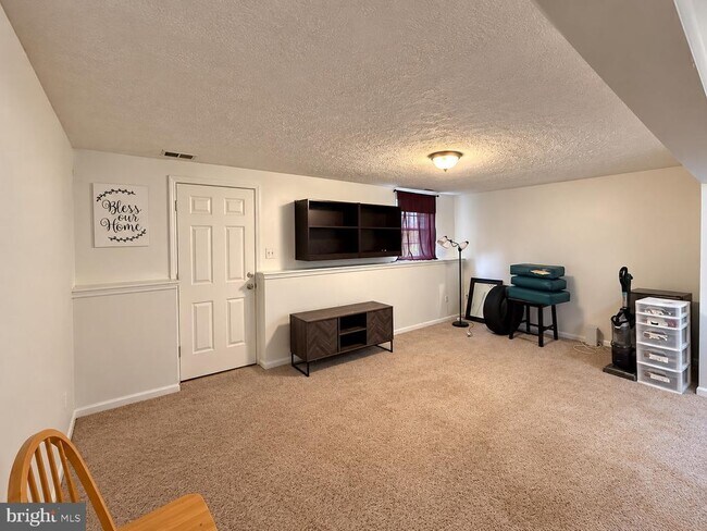 Building Photo - 43 Stoneshire Dr