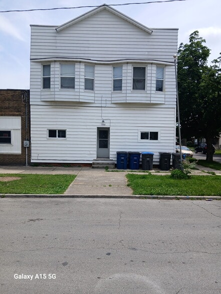 Primary Photo - 3360 Maple St
