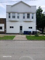 Building Photo - 3360 Maple St