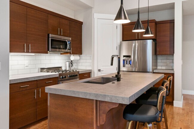 Building Photo - For Rent: Furnished Executive Home in Bend, OR – Prime Location!