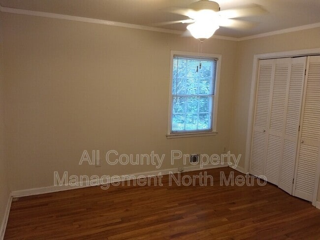Building Photo - 1249 Valley View Rd