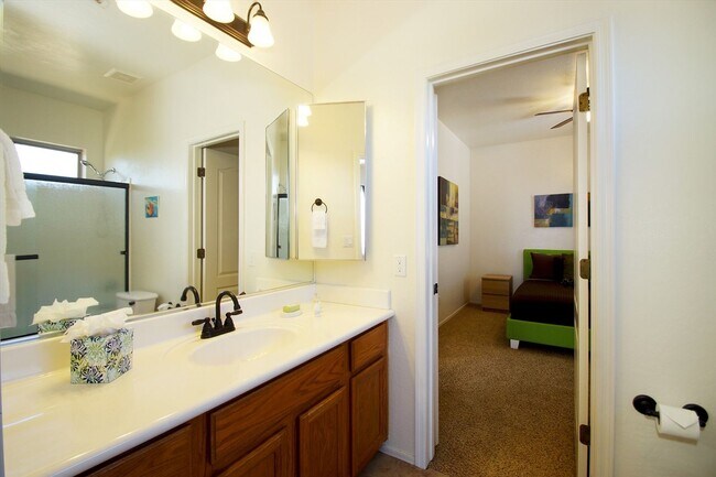 Building Photo - 4 Bedroom Furnished Gilbert Home