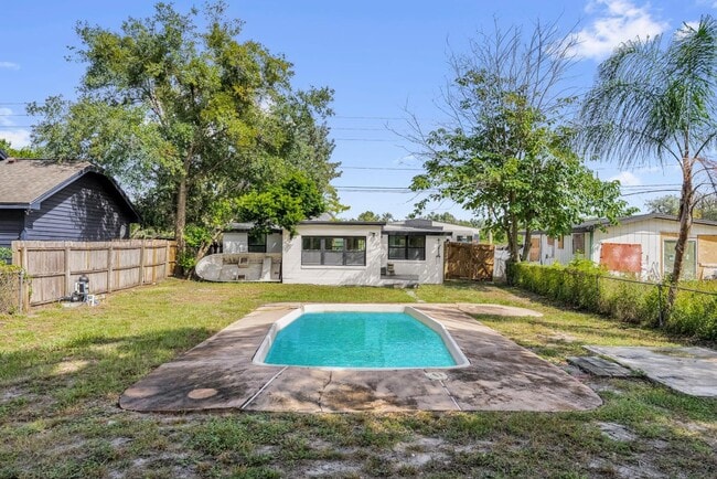 Building Photo - 1260 Seminola Blvd