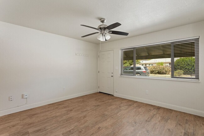 Building Photo - 521nha
