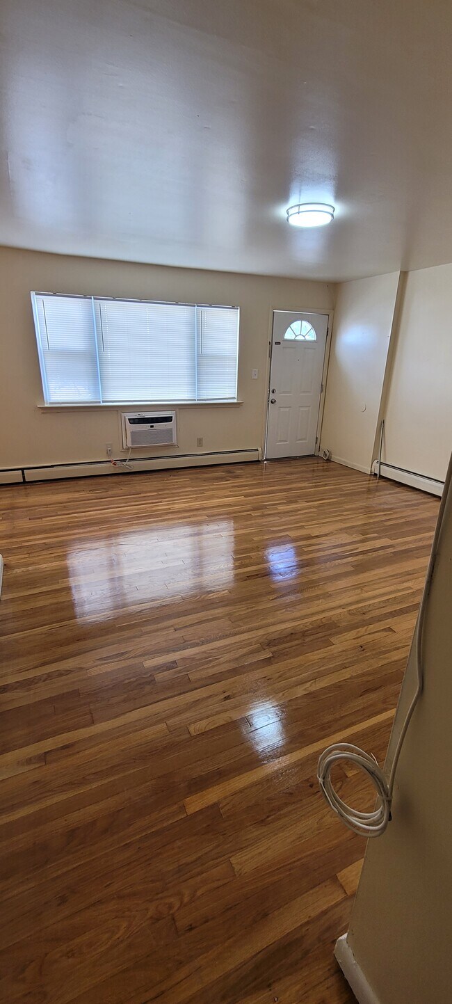 Building Photo - 118 East 24th St Apartments