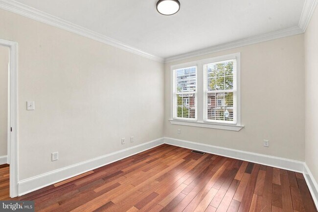 Building Photo - 1400 Morse St NE
