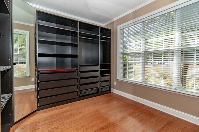 Building Photo - Private, 5 bedroom, 3.5 bath, Evans home-overlooking the woods!