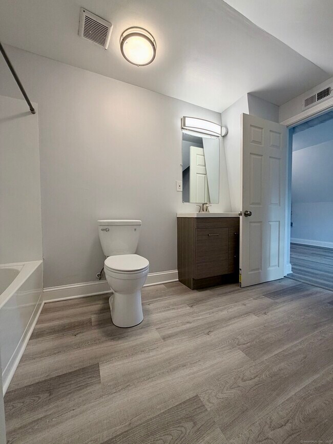 Building Photo - 35 Hillside Ave