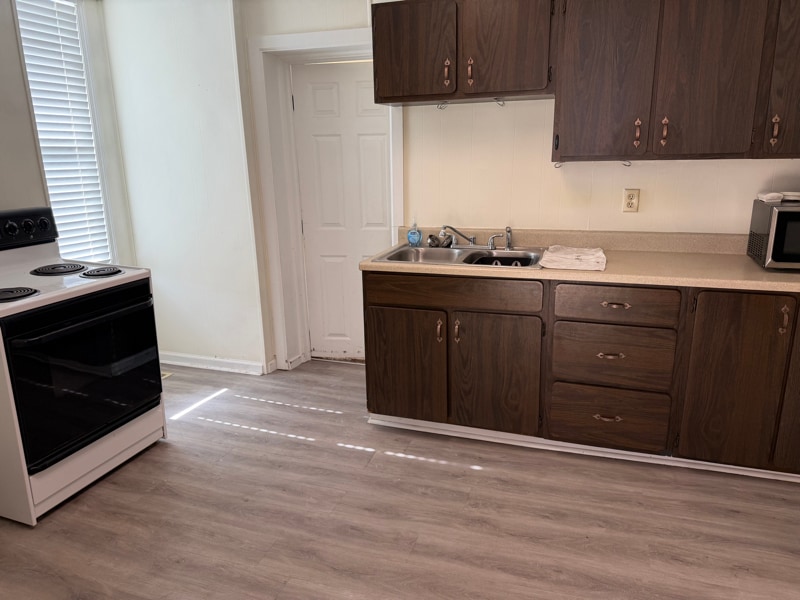 Building Photo - 516 Front St