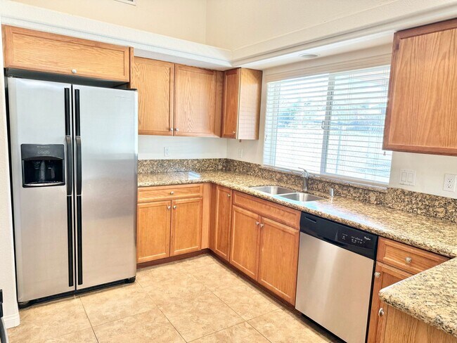 Building Photo - Huge 3 bed 2 bath Home In Storey Park Neig...