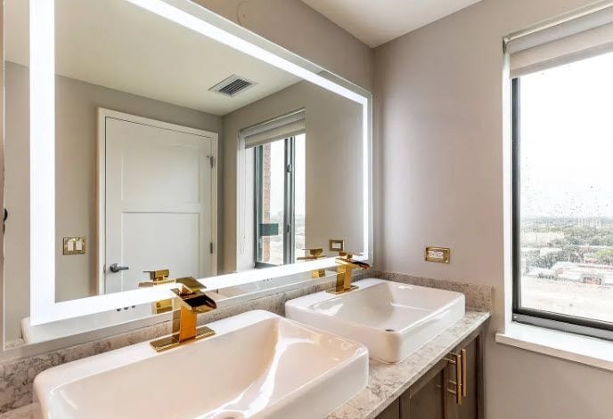 Building Photo - 2231 E 67th St