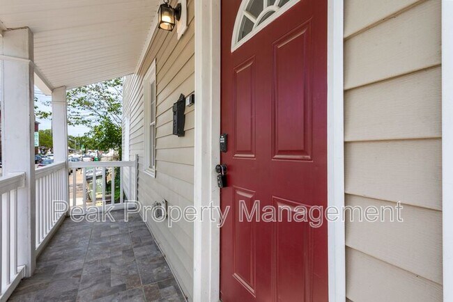 Building Photo - 819 Kinney St