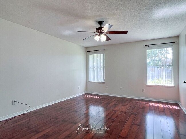 Building Photo - 2511 Southern Oaks Dr