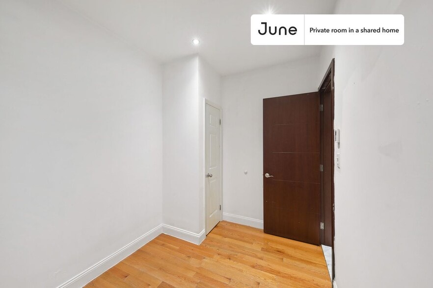 Building Photo - Room in Shared 4 bed/1 bath home in Upper West Side