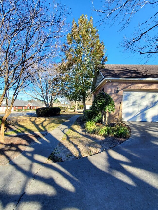 Building Photo - Southern Comfort Living: Elegant 3BR/3BA H...