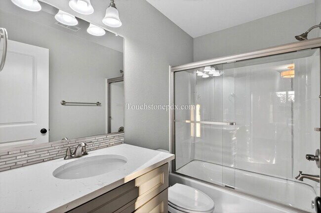 Building Photo - 13838 SE Knight St