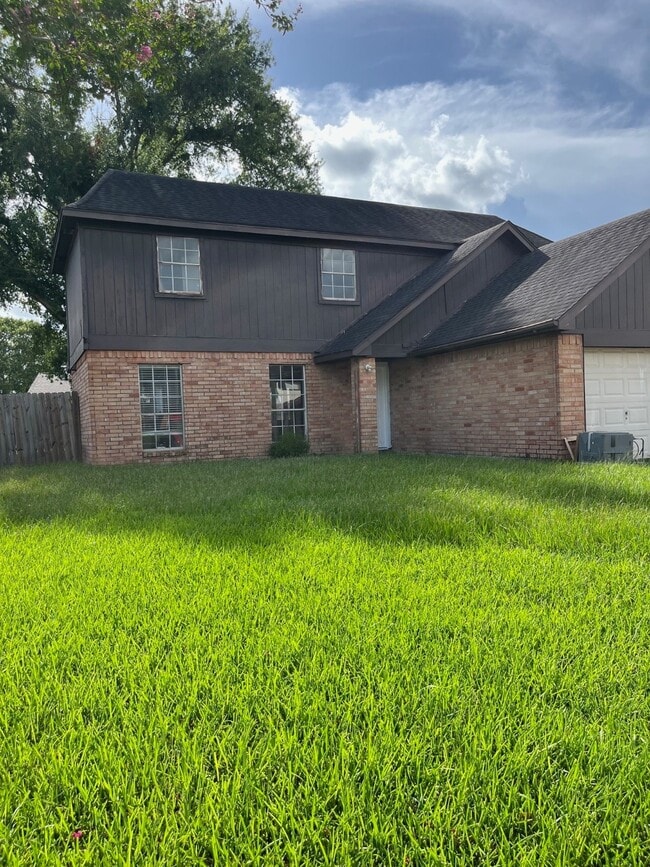 Building Photo - 16346 Quail Hunt Dr