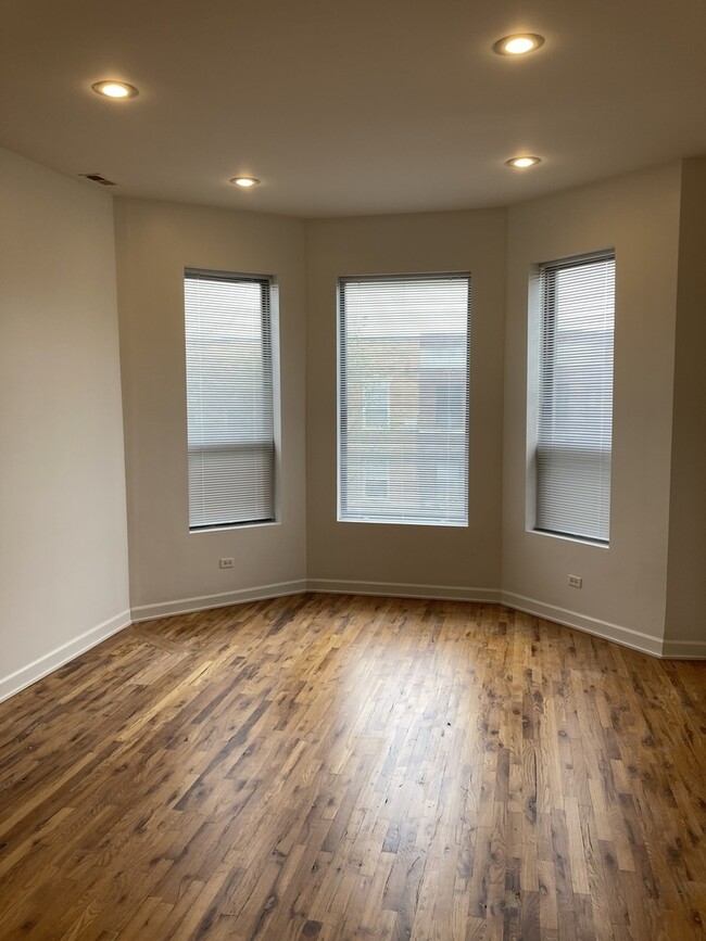 Building Photo - 4041 S Calumet Ave