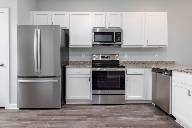 Building Photo - Move In Special! 3 Bedroom Townhome each w...