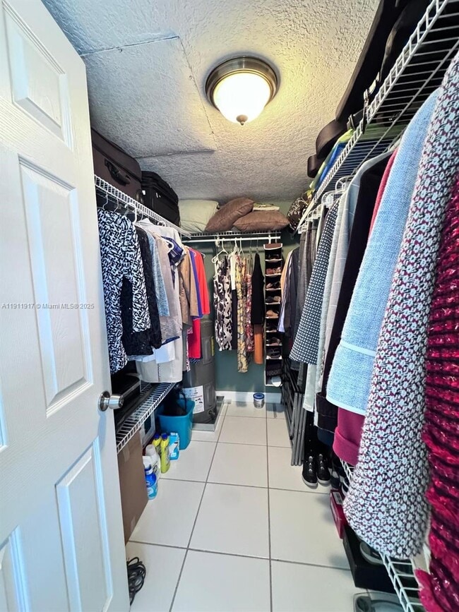 Building Photo - 2451 NE 49th St