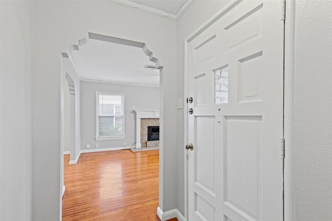 Building Photo - 511 N Oak Cliff Blvd