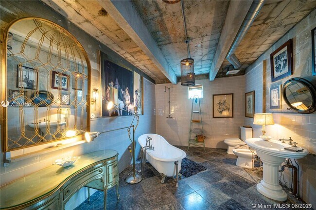 Building Photo - 681 NE 57th St