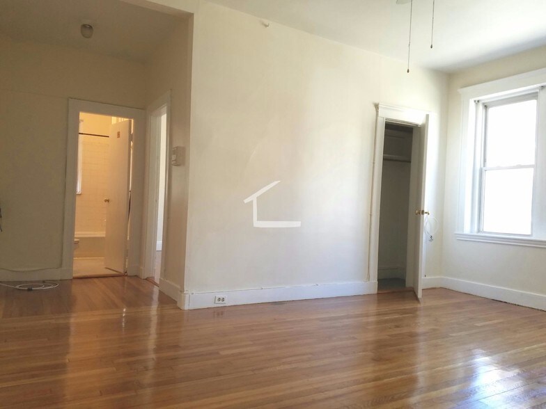 Building Photo - 229 Kelton St