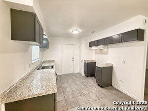 Building Photo - 912 Spring Hill Dr