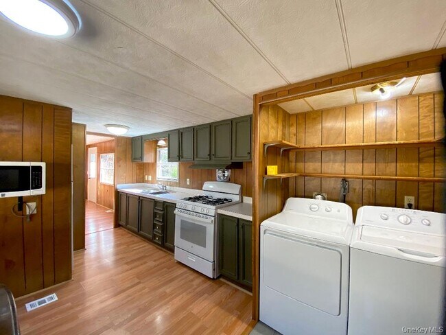 Building Photo - 141 Gale Rd