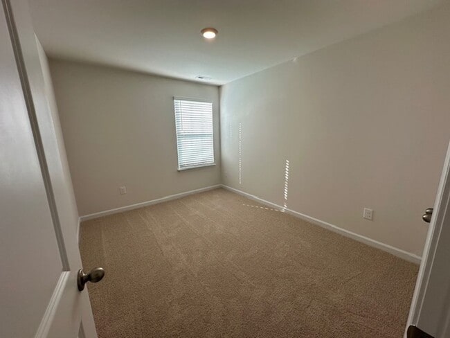 Building Photo - Graham