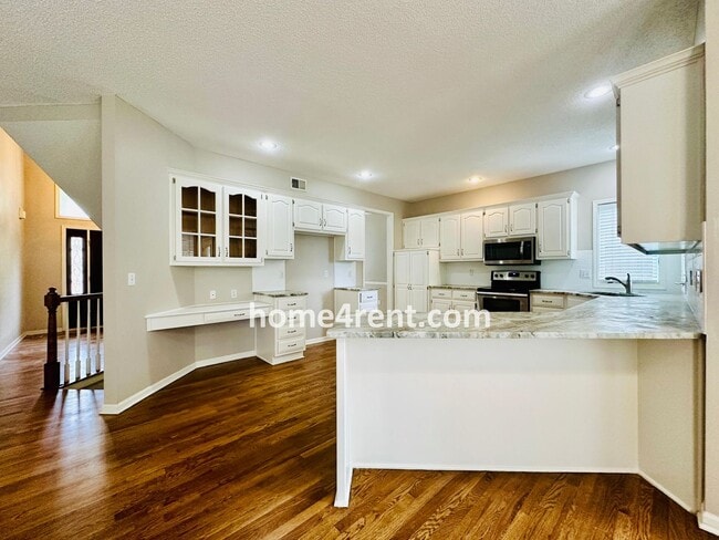 Building Photo - Beautifully Renovated Home in Olathe with a Finished Basement!