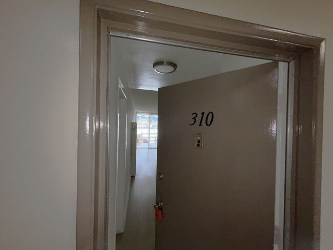 Building Photo - 327 Normandie Ave